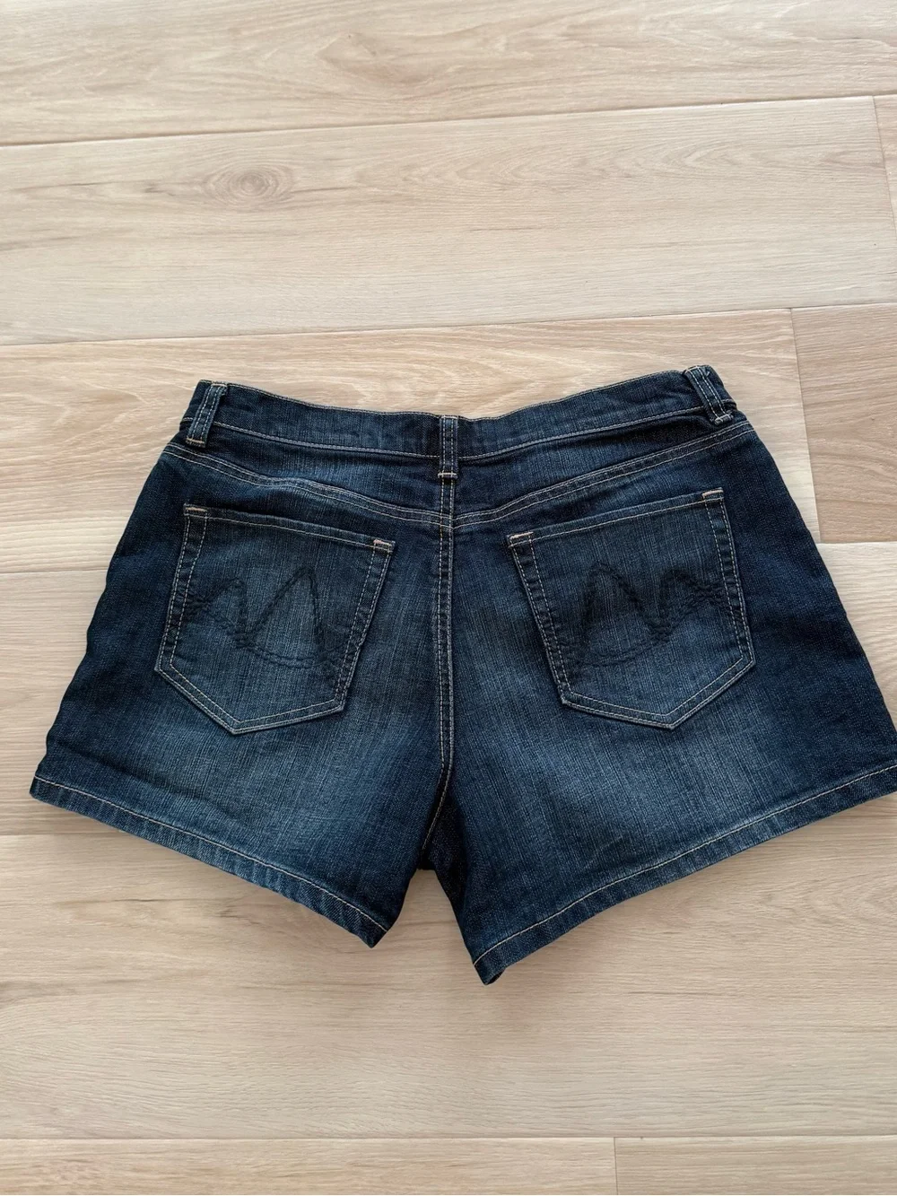 New York & Company Dark Wash Denim Shorts Size 10 Stretch Like New